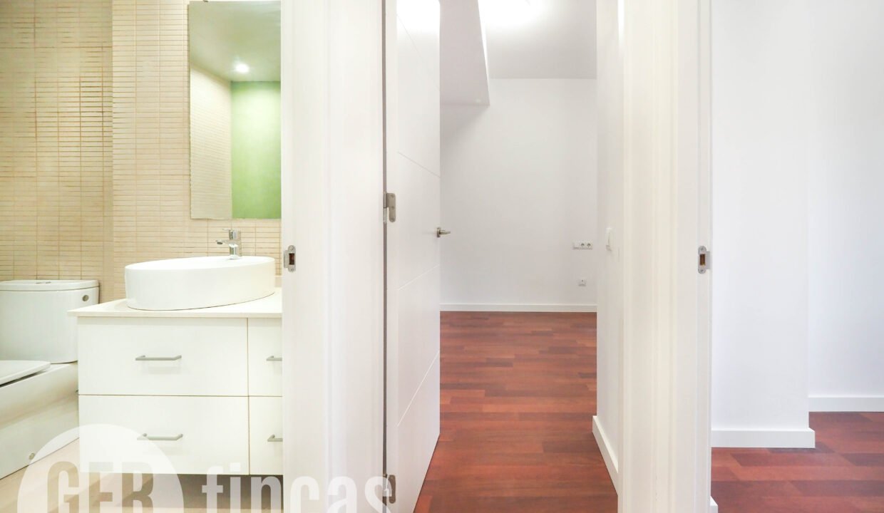 Menendez_208_2_4-290015