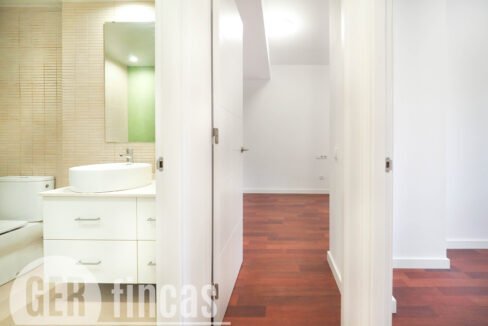 Menendez_208_2_4-290015