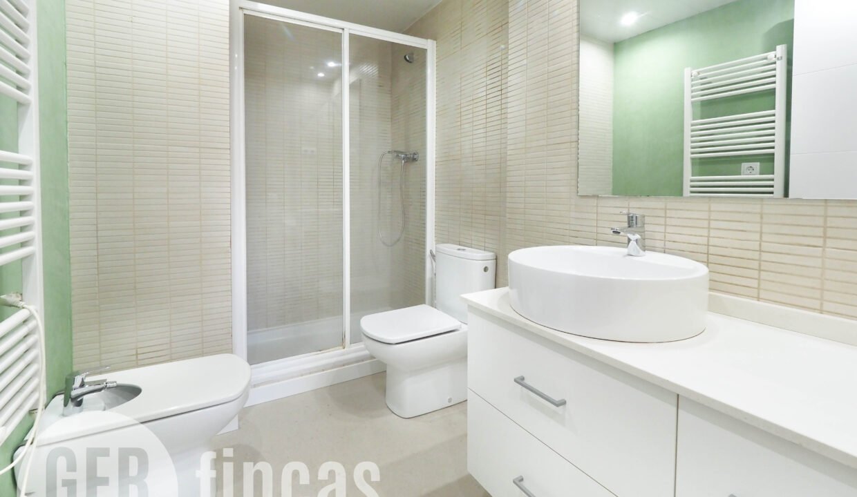 Menendez_208_2_4-290016