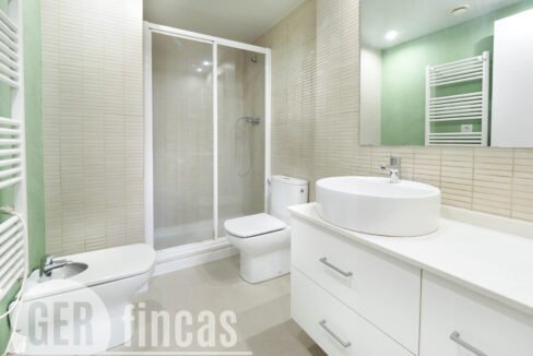 Menendez_208_2_4-290016