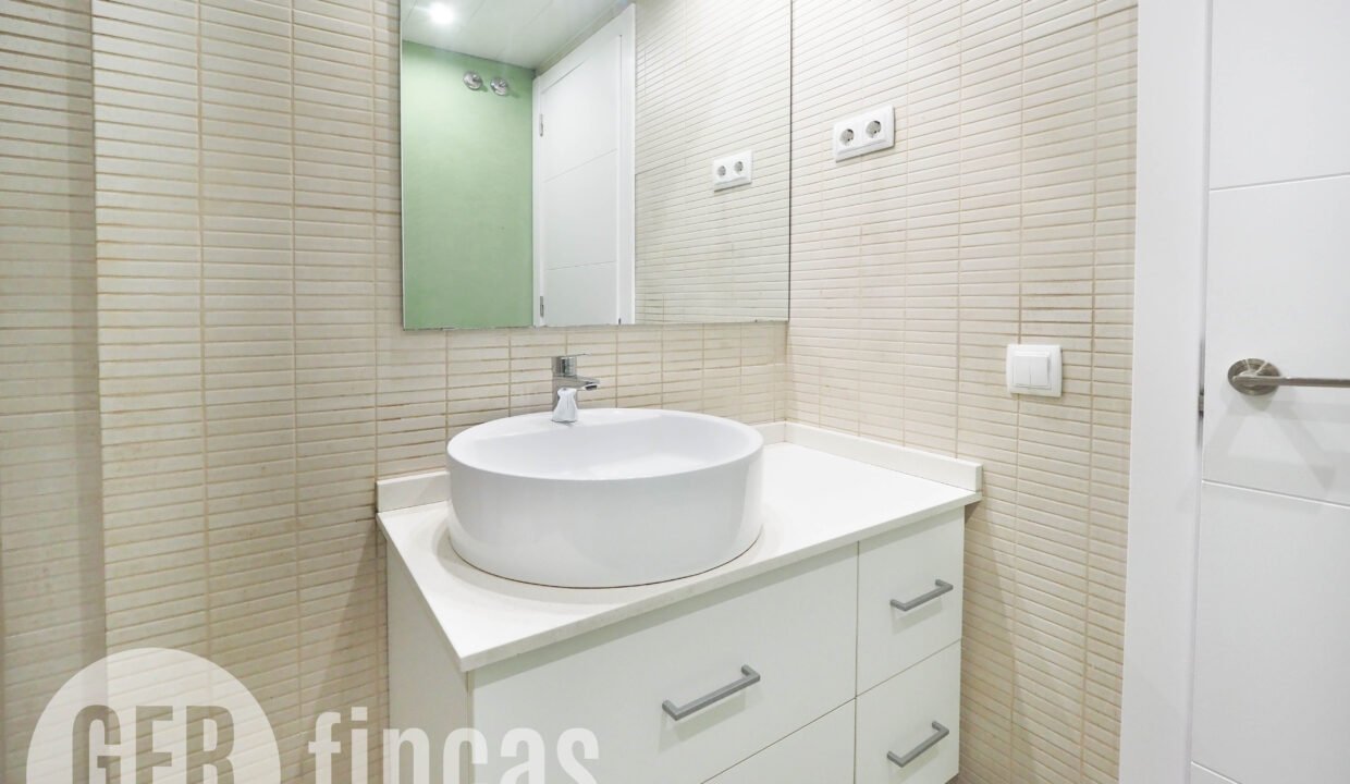 Menendez_208_2_4-290018