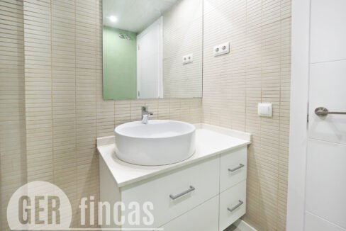 Menendez_208_2_4-290018