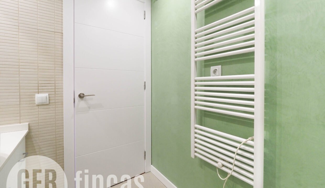 Menendez_208_2_4-290020