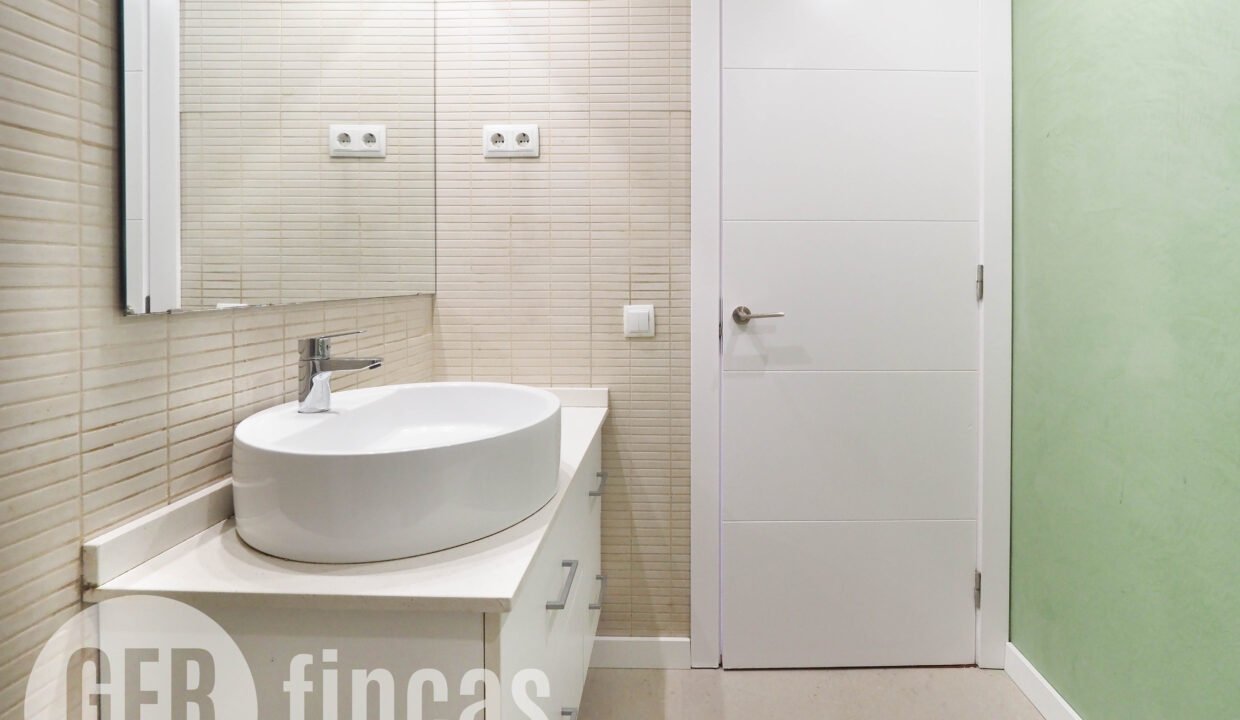 Menendez_208_2_4-290021