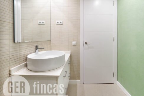 Menendez_208_2_4-290021