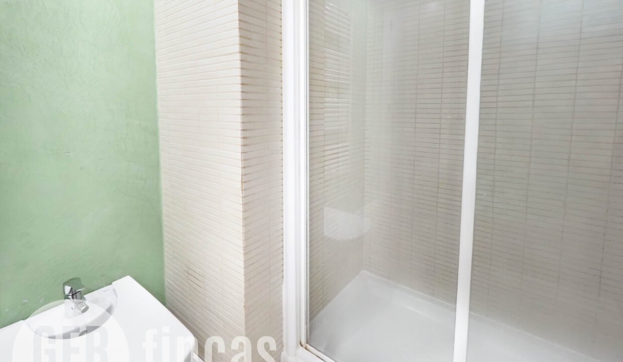 Menendez_208_2_4-290022