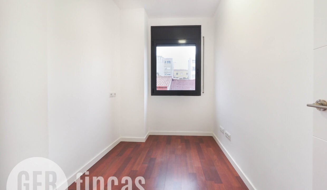 Menendez_208_2_4-290023