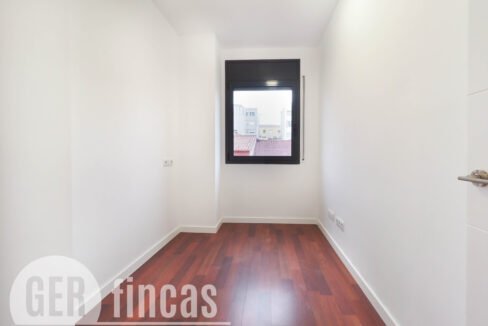 Menendez_208_2_4-290023