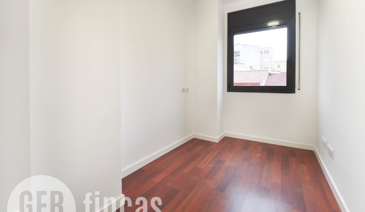 Menendez_208_2_4-290024