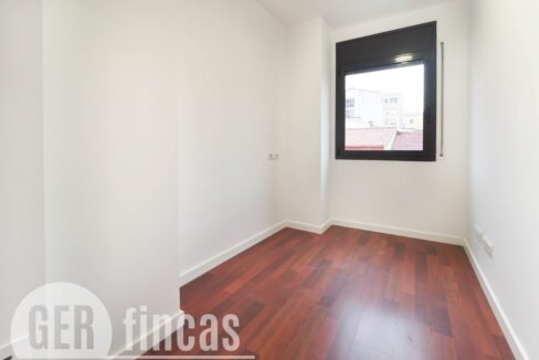 Menendez_208_2_4-290024