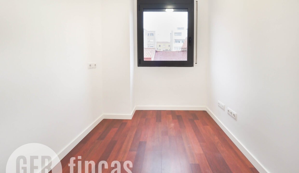 Menendez_208_2_4-290025