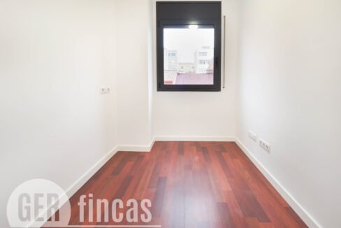 Menendez_208_2_4-290025