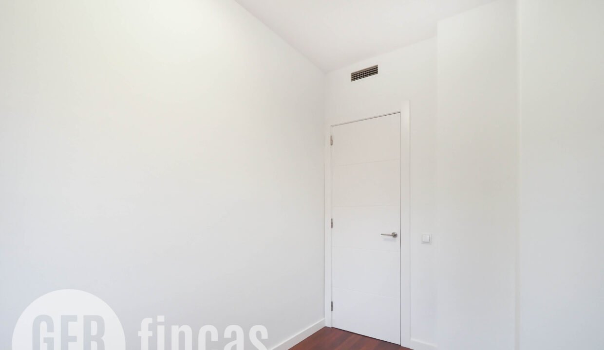 Menendez_208_2_4-290027