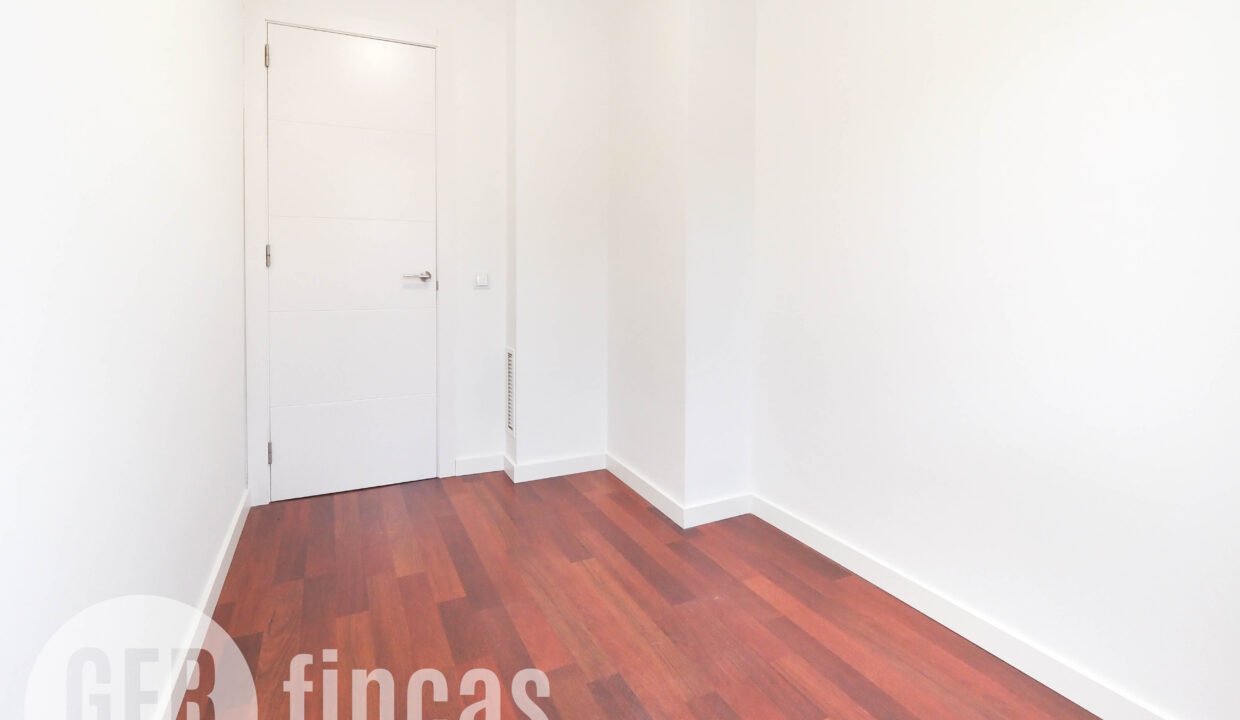 Menendez_208_2_4-290030