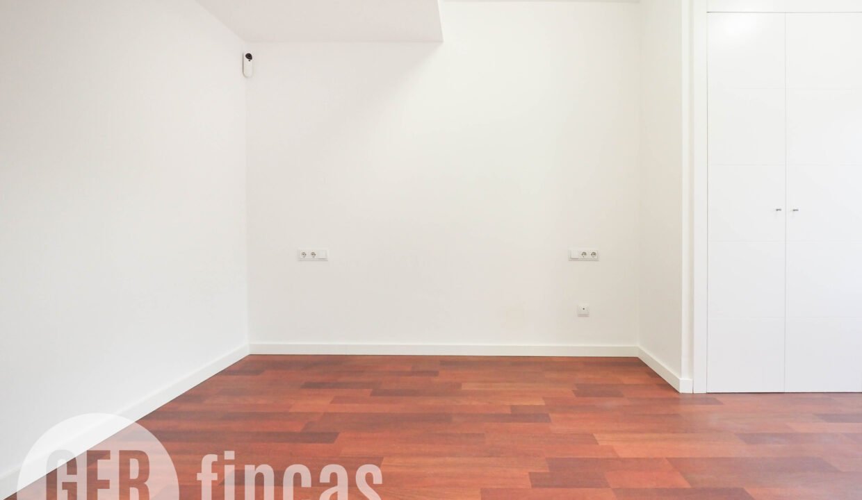 Menendez_208_2_4-290031