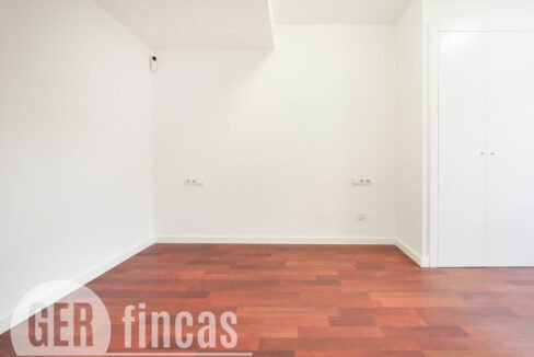 Menendez_208_2_4-290031