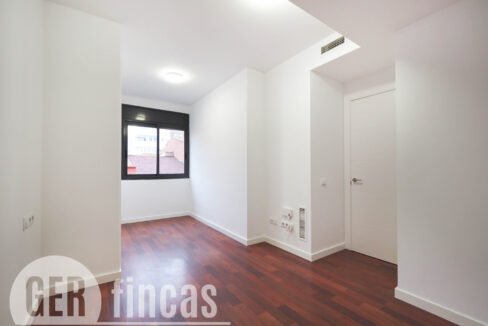 Menendez_208_2_4-290034