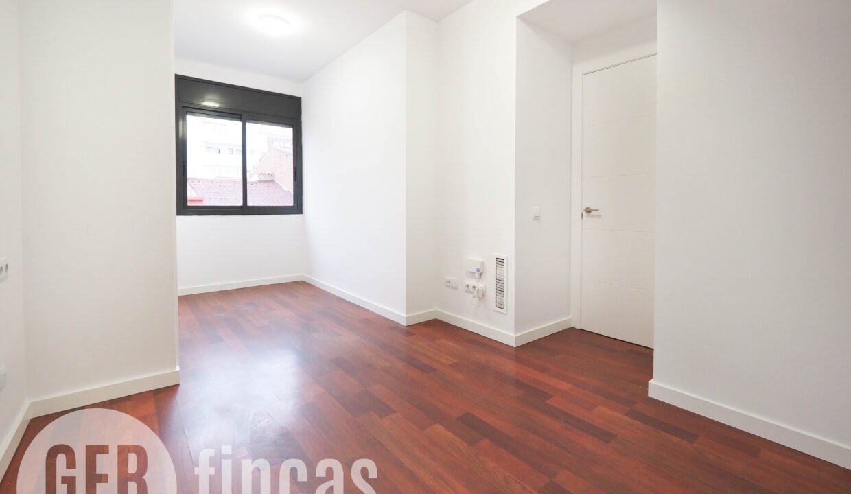 Menendez_208_2_4-290035