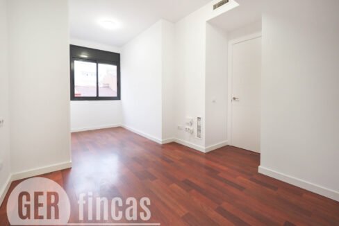 Menendez_208_2_4-290035