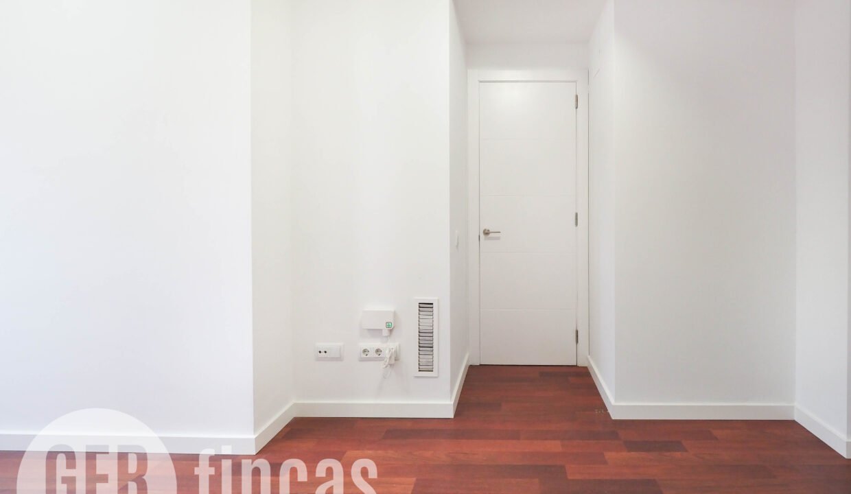 Menendez_208_2_4-290036