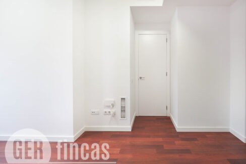 Menendez_208_2_4-290036