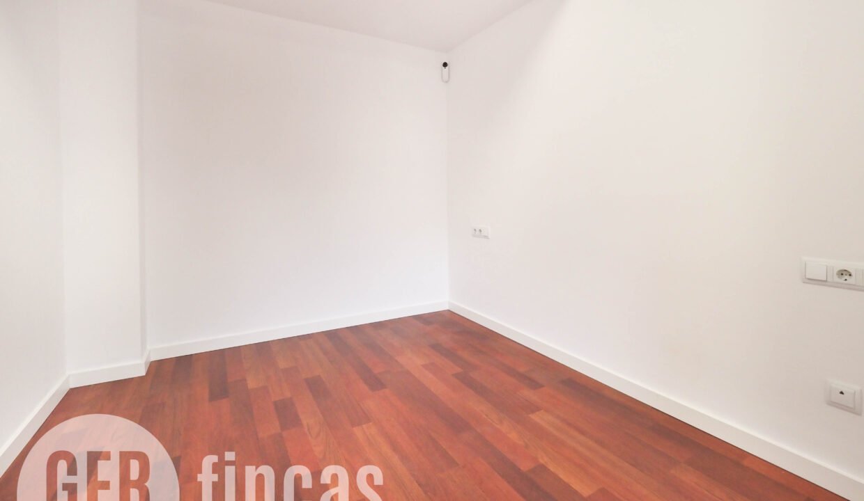 Menendez_208_2_4-290040