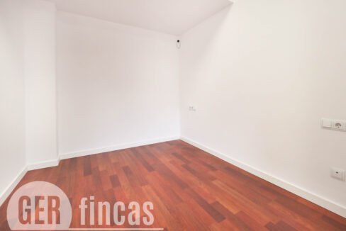 Menendez_208_2_4-290040