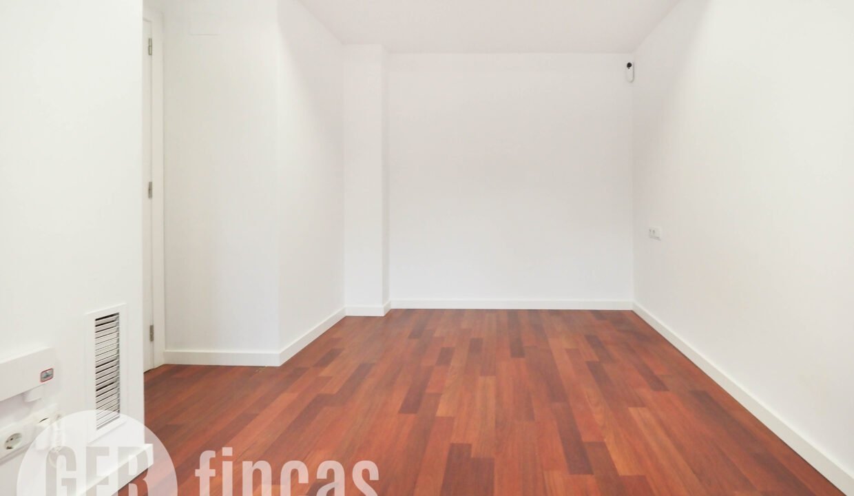 Menendez_208_2_4-290041