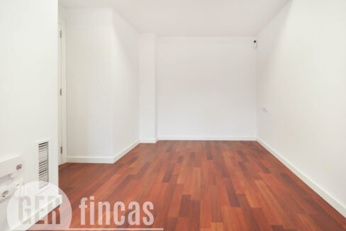 Menendez_208_2_4-290041