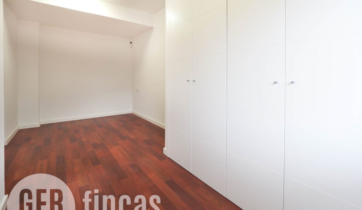 Menendez_208_2_4-290042