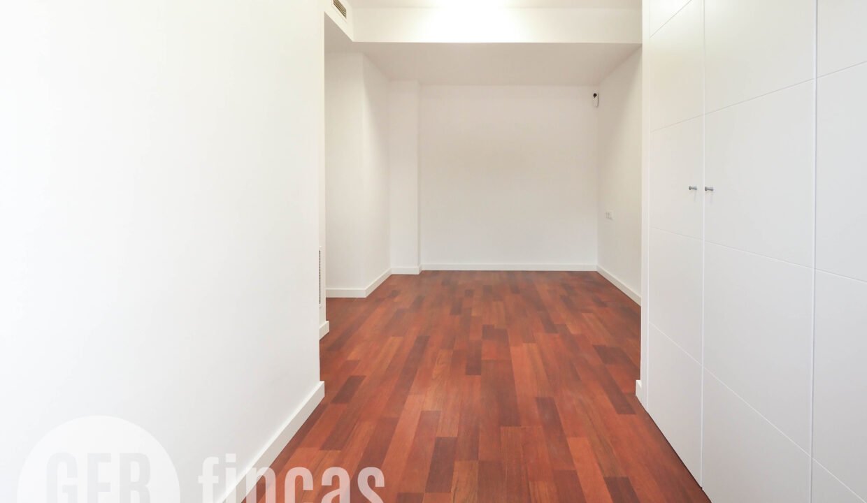 Menendez_208_2_4-290043