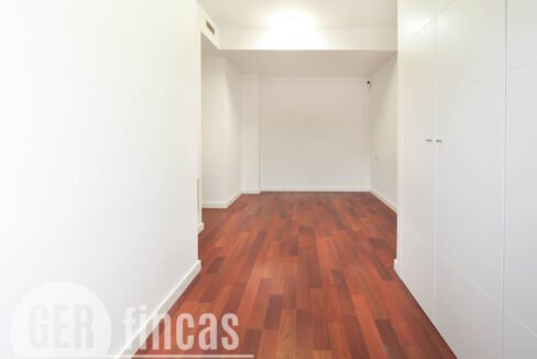 Menendez_208_2_4-290043