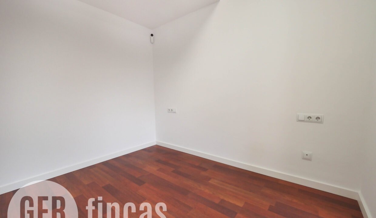 Menendez_208_2_4-290044