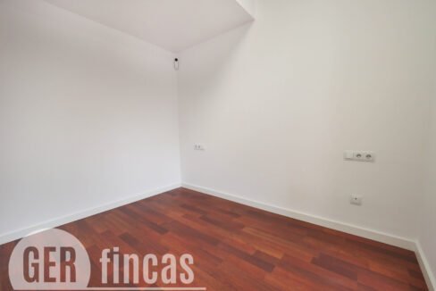 Menendez_208_2_4-290044