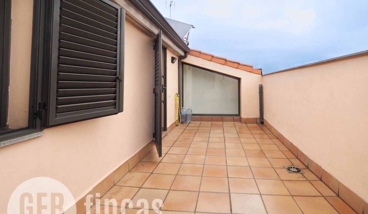 Menendez_208_3_1-290114