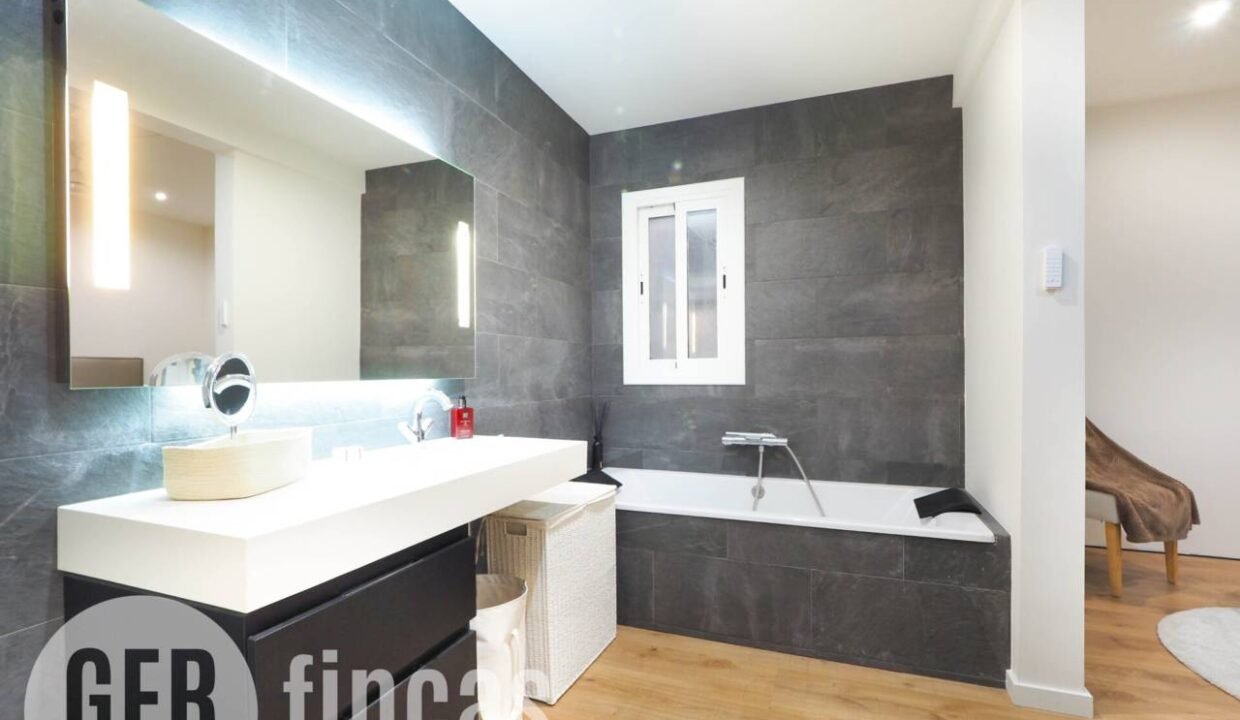 500806_60850078113_948ca765-64c0-4dc9-a98e-2a6a9d12a2b3