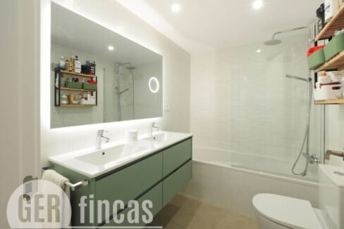 500806_63398216908_8946762d-013f-4cf6-a02f-086b4c5677a2